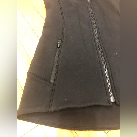 ATHLETA Stronger vest in black with full zipper and two pockets. Size S. - Picture 4 of 13